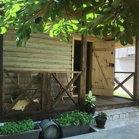 Eko Apartmani Krackovic Golubovci Exteriör bild