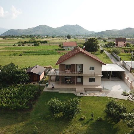 Eko Apartmani Krackovic Golubovci Exteriör bild