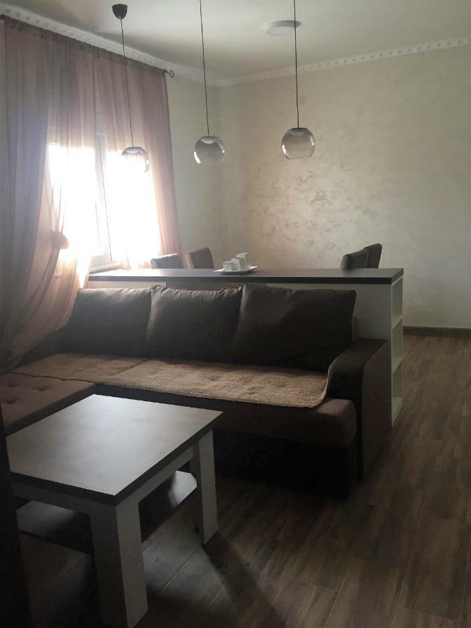 Eko Apartmani Krackovic Golubovci Exteriör bild