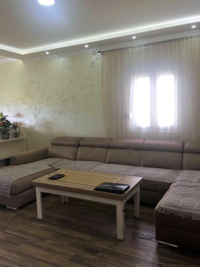 Eko Apartmani Krackovic Golubovci Exteriör bild