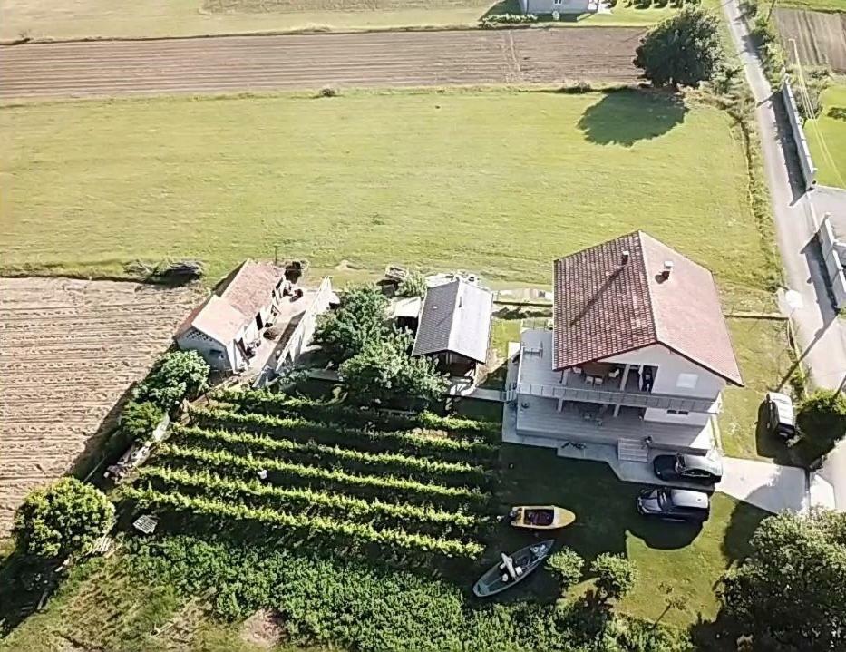 Eko Apartmani Krackovic Golubovci Exteriör bild