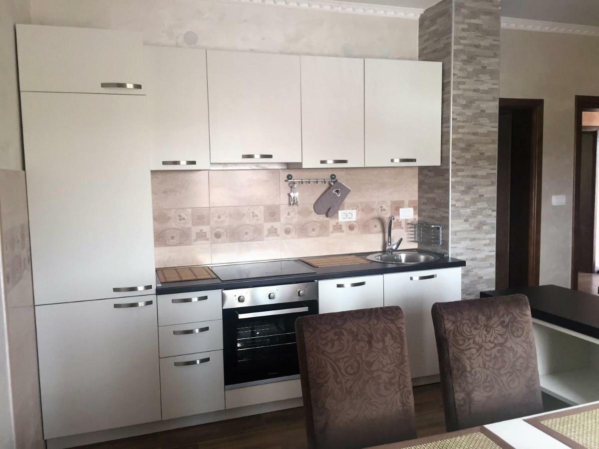 Eko Apartmani Krackovic Golubovci Exteriör bild