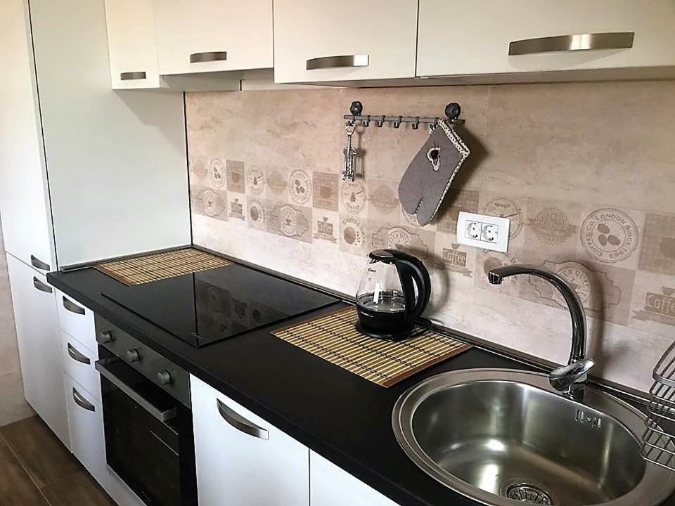 Eko Apartmani Krackovic Golubovci Exteriör bild