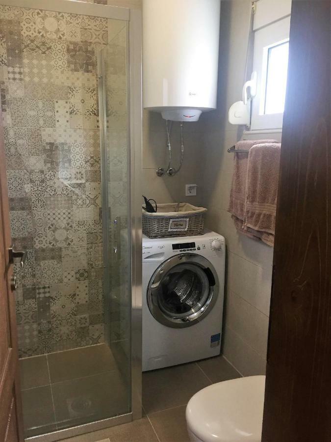 Eko Apartmani Krackovic Golubovci Exteriör bild