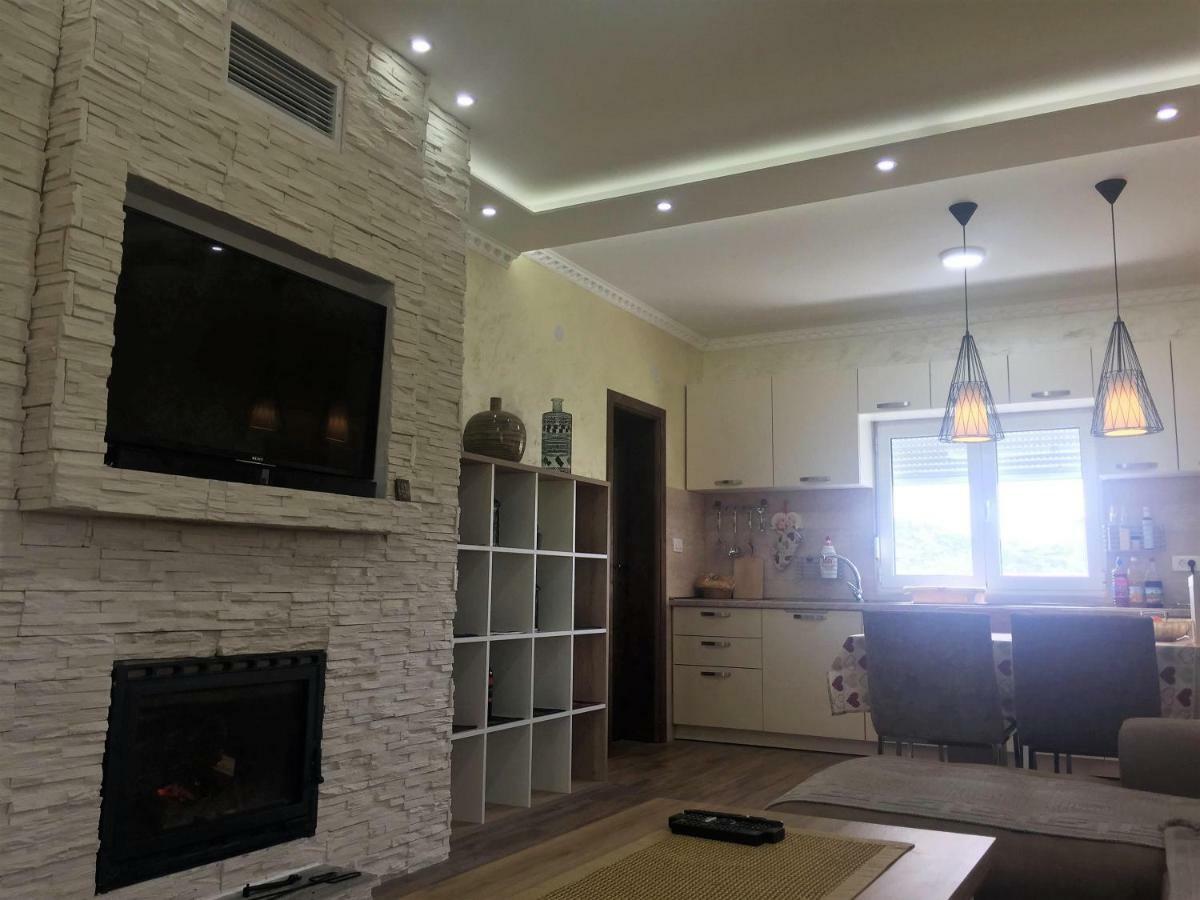 Eko Apartmani Krackovic Golubovci Exteriör bild