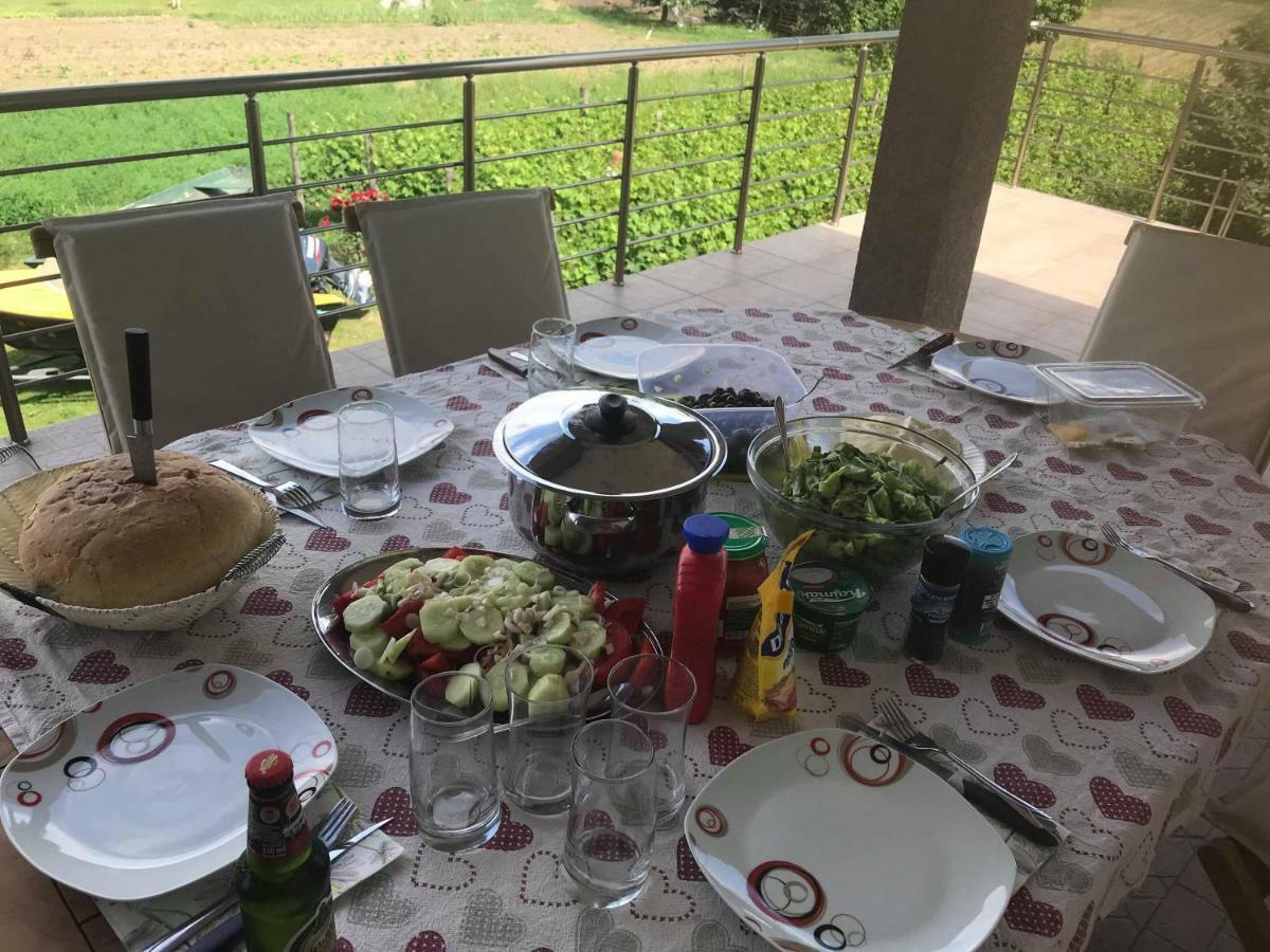 Eko Apartmani Krackovic Golubovci Exteriör bild