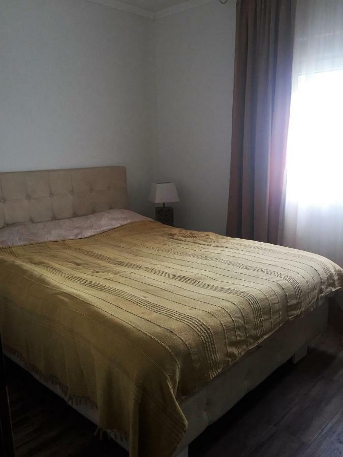 Eko Apartmani Krackovic Golubovci Exteriör bild