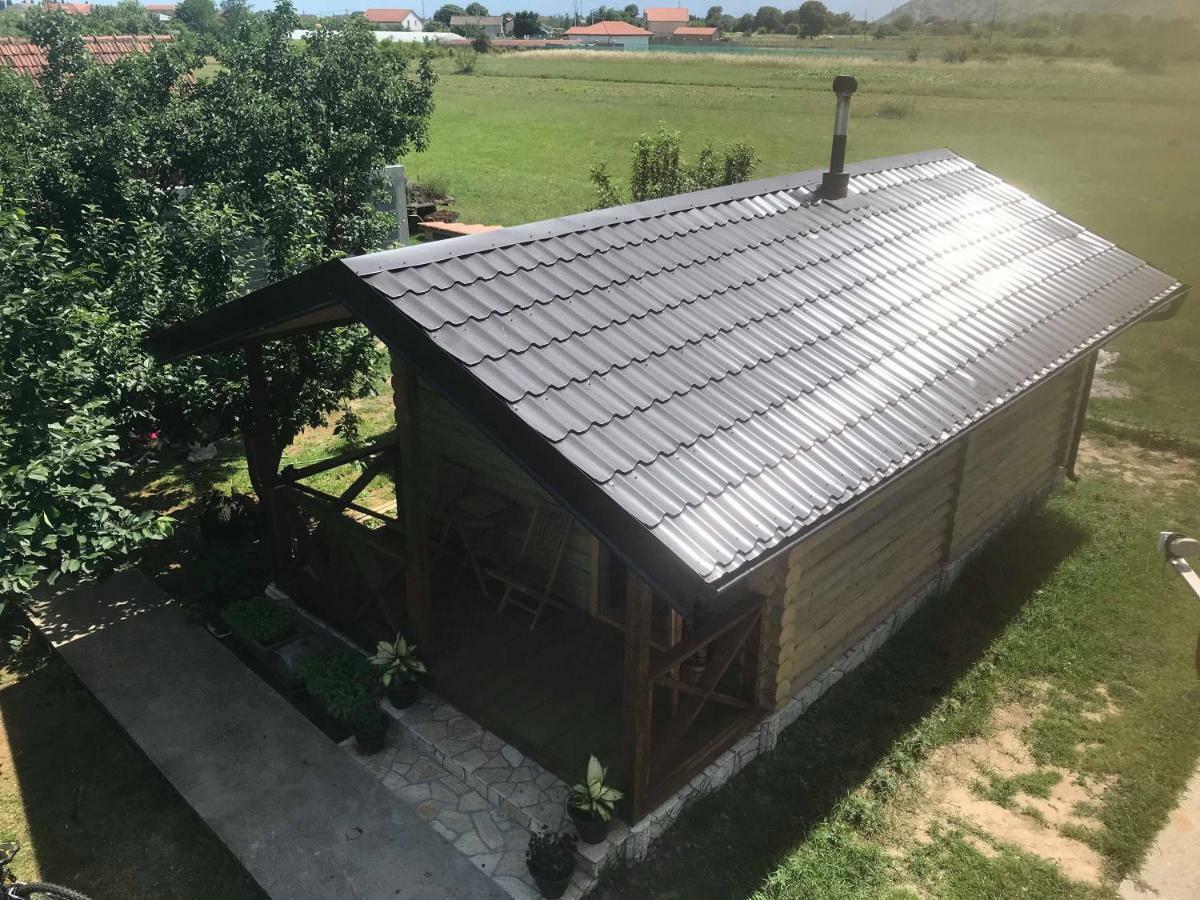 Eko Apartmani Krackovic Golubovci Exteriör bild